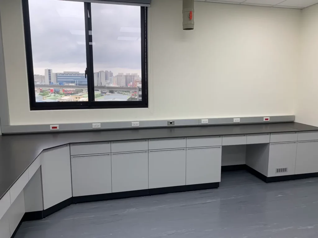 優美科國際小型化學分析實驗室建置小型辦公室建置15