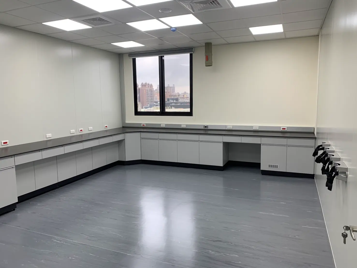 優美科國際小型化學分析實驗室建置小型辦公室建置16