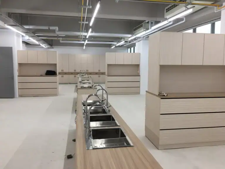 護理系教學教室建置-教學實驗桌與不鏽鋼水槽配置