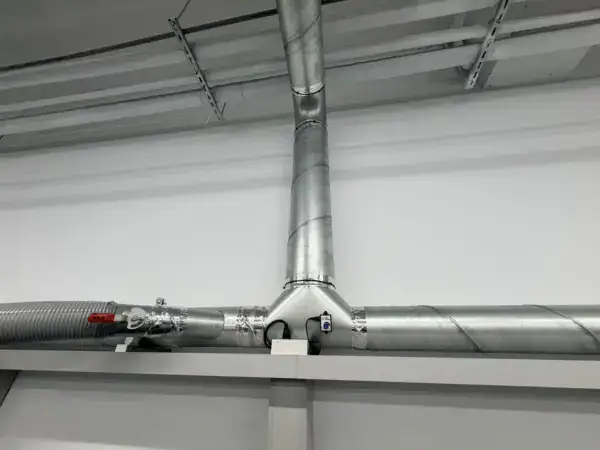 耀登科技實驗室規劃實績-實驗室排風管路T型分歧